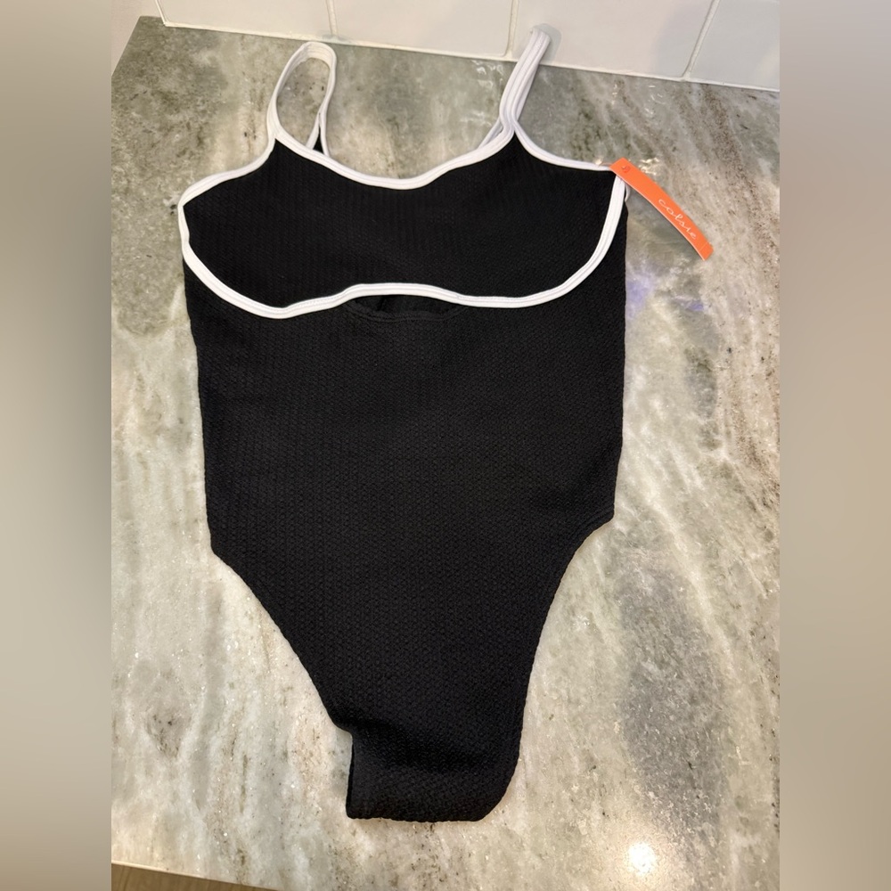 ☀️Colsie Black and White textured one piece thong swimsuit NWT